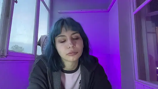 SuccubKira live cam on StripChat