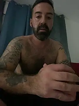 maxo1986 live cam on StripChat