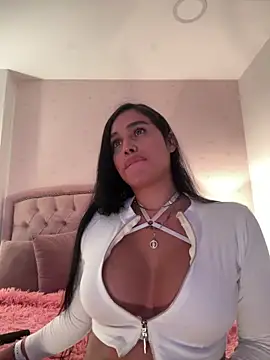 Bella__Wood webcam