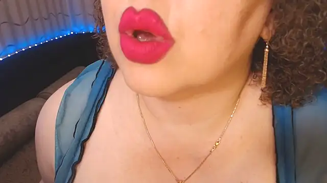BustyKatty webcam