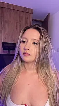 MiaPetit_ live cam on StripChat