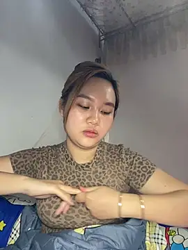 Almira6868 live cam on StripChat