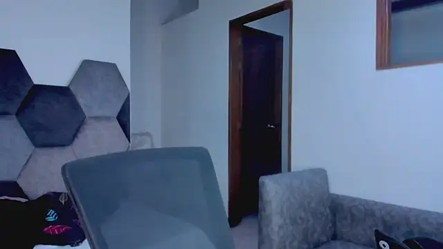 MikaelaStone webcam