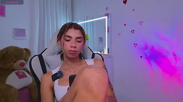 BrunetteAdams001 webcam