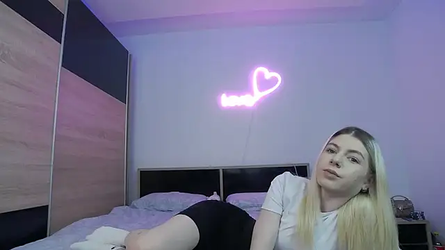 KaylaBloom webcam