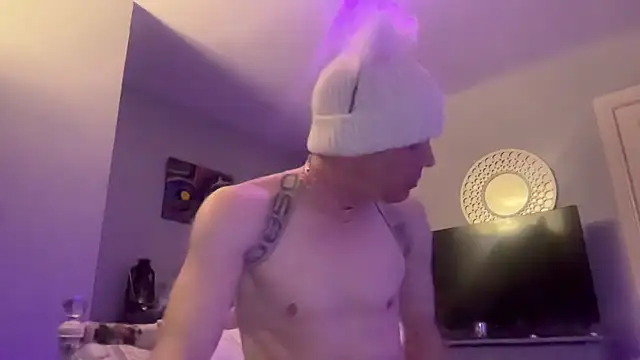 LilithRiaghanSkye webcam