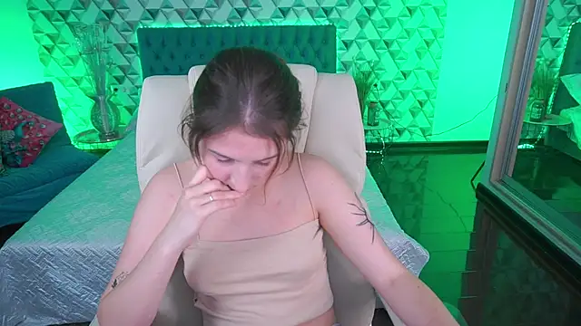 VikVikLove webcam