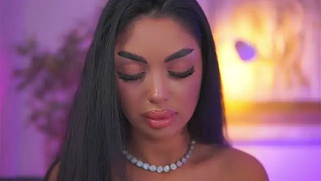LatinaMorene webcam
