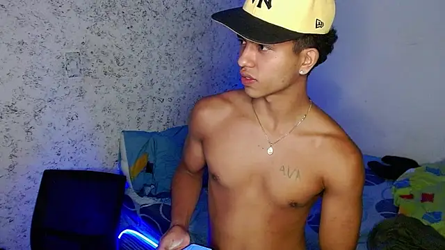 tonydesire_ webcam