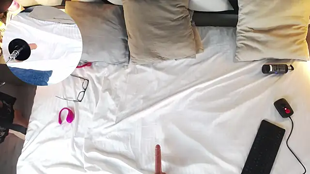 IsabellaCooper_ webcam