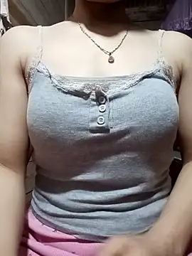 LucyyLy webcam