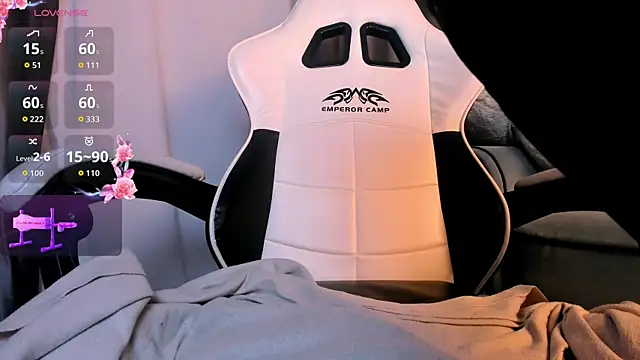 LoudLesley webcam
