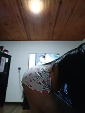 _Dr-Luna_1 live cam on StripChat