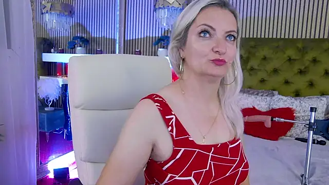 LadyTouch live cam on StripChat