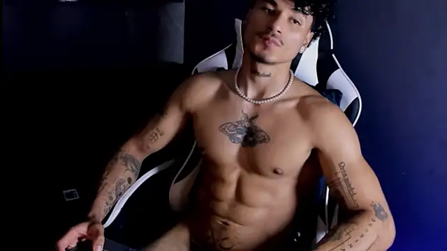 Thomas_Fit1 live cam on StripChat