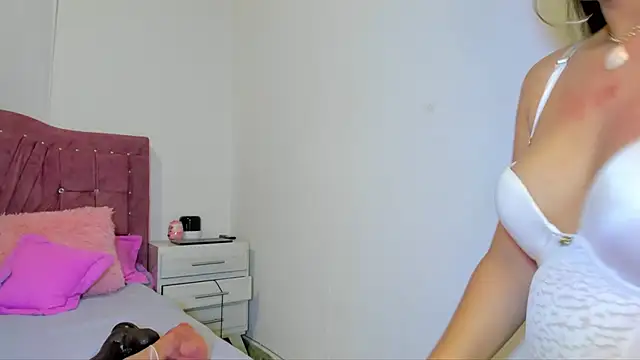 yourlatina_emely live cam on StripChat