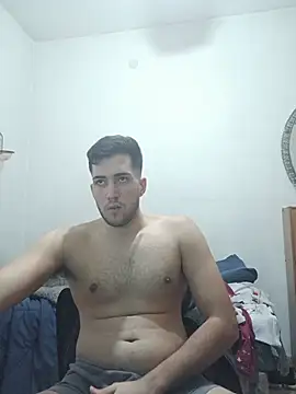 agustinn_r live cam on StripChat