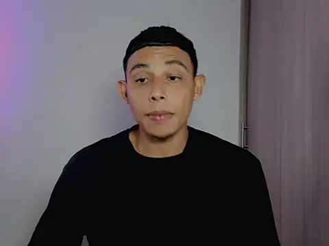 nilo2021 live cam on StripChat