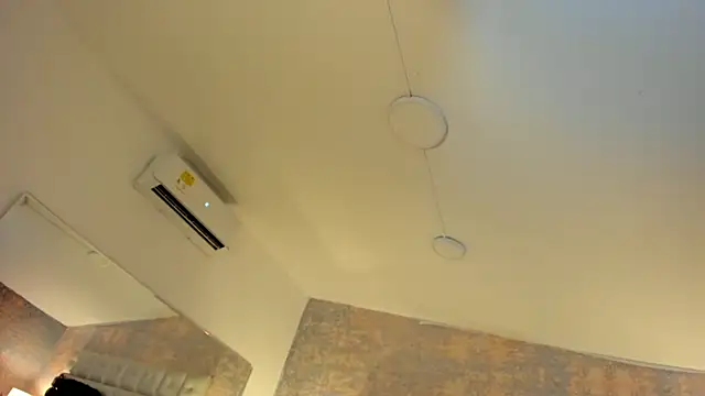 MelaniieRoux webcam
