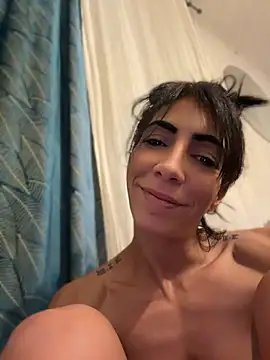 Yasmiinee webcam