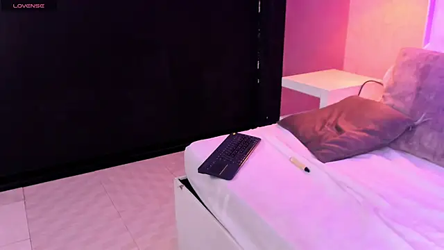 SofiaThoompson webcam