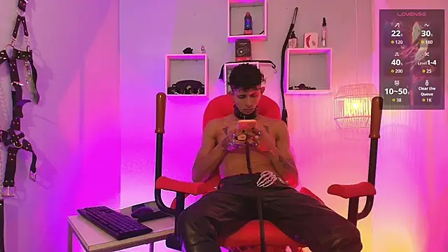 Maximoking26 live cam on StripChat