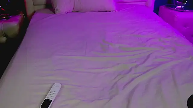 MaeveMoon live cam on StripChat
