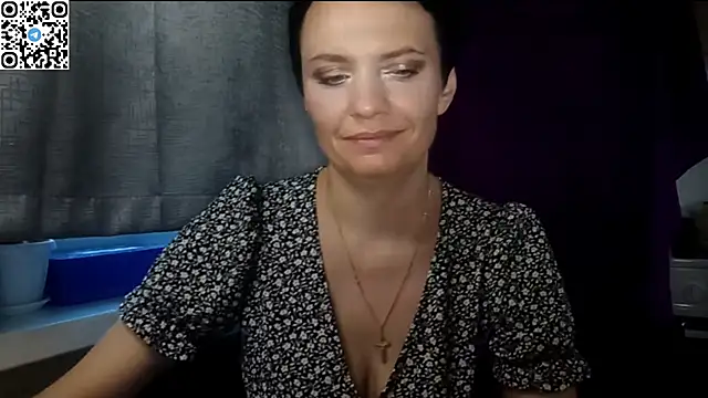 HotMamaQueen234 webcam