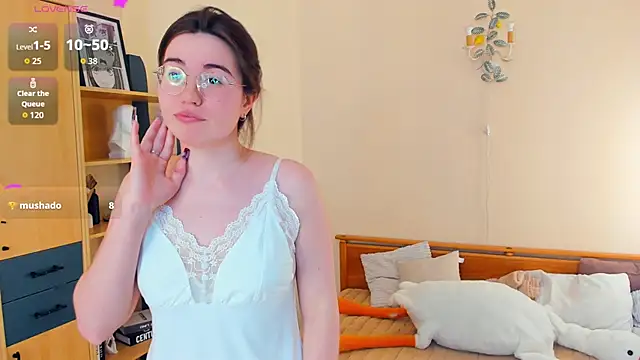 LatoniaNeedam webcam