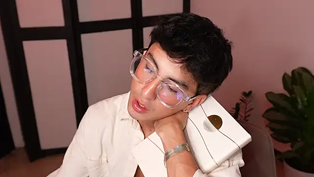 sweettaaron01 webcam