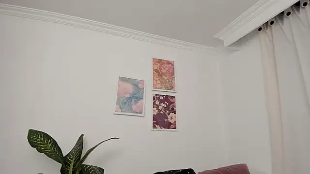 canelleGarces webcam