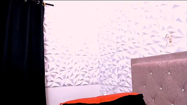 carolinelover_35 webcam