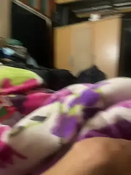 iRealYFuckGood webcam
