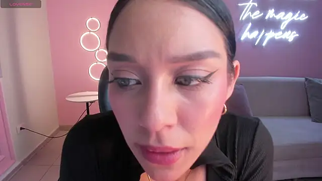 AmaliaCrus live cam on StripChat