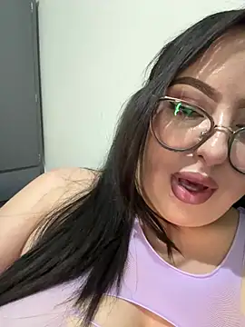 MileyGia live cam on StripChat