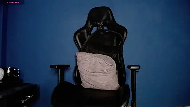 Maxxxpowerful webcam
