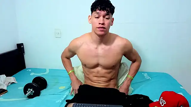 Luke_Muscle webcam