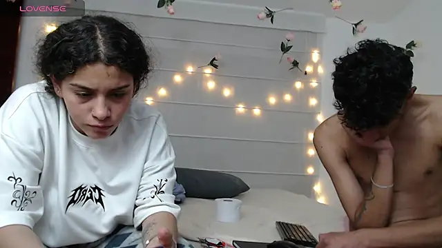 Sarabubbie live cam on StripChat