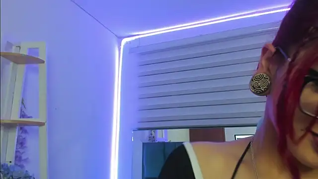 Sara_Red_X webcam