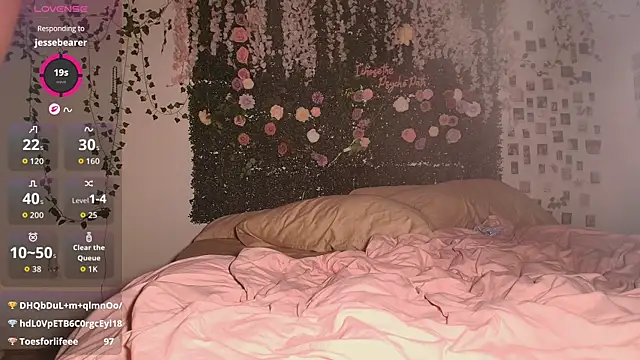 LyraCovee webcam