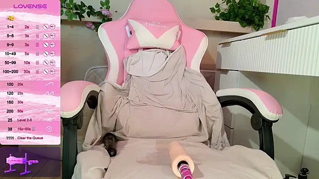 LeonaEviann webcam