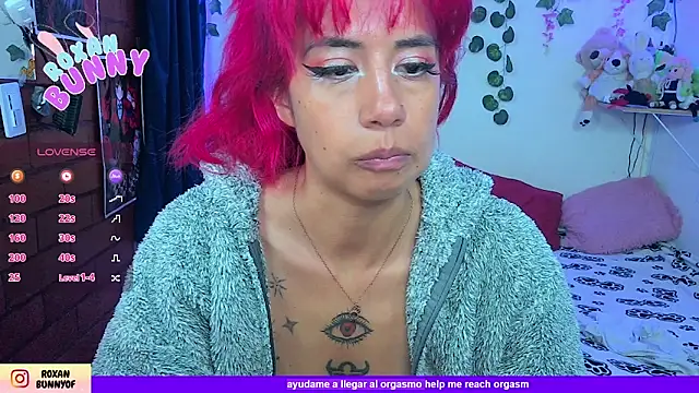 Roxanbunny1 live cam on StripChat