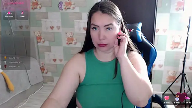 Korolek12 live cam on StripChat