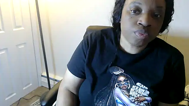 Sexymona1218 live cam on StripChat