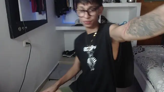 sung_yol live cam on StripChat