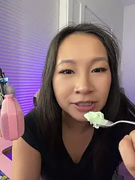 petiteTai webcam