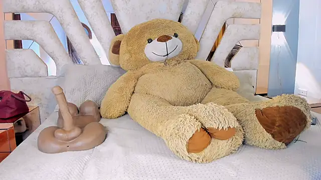 REINA_ADAHARA webcam
