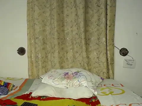 RoseAmbeer webcam
