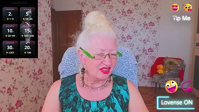 Maya_Mayflower live cam on StripChat