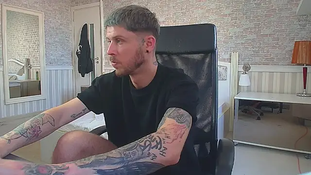 JonahShaw live cam on StripChat